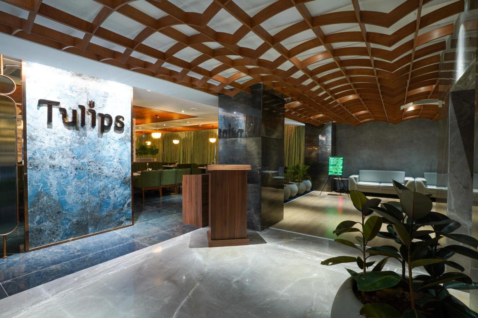 Hotel Tulips Grand Hyderabad Bagian luar foto